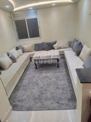 كرسي بذراعين للبيع لصالون على شكل حرف U