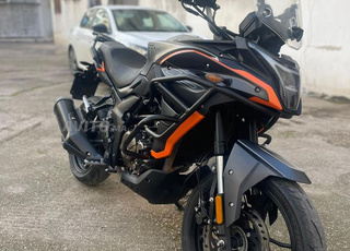 دراجة نارية Voge 300 ds كالجديدة