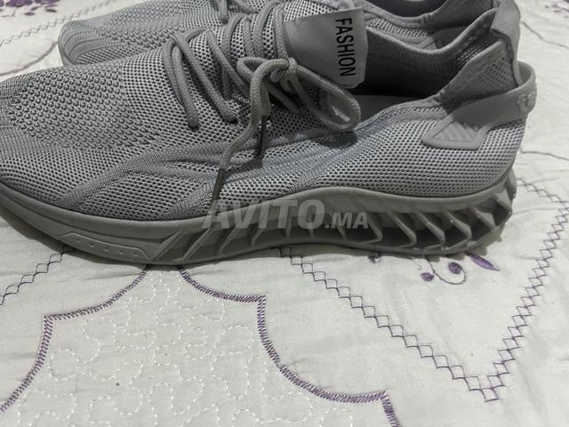 حذاء رياضي عصري