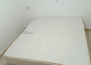 إطار سرير مع مرتبة