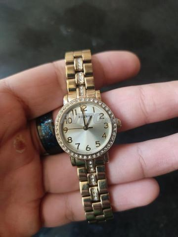 ساعة فوسيل نسائية