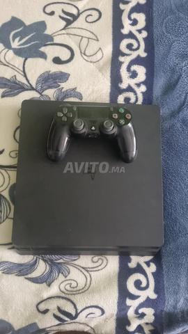 Ps4 للبيع مع وحدة تحكم و 3 أقراص مدمجة