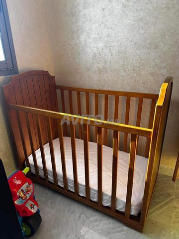 • سرير أطفال خشب مستعمل ونظيف - 2