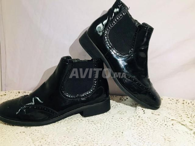 حذاء الجلد باللون الاسود