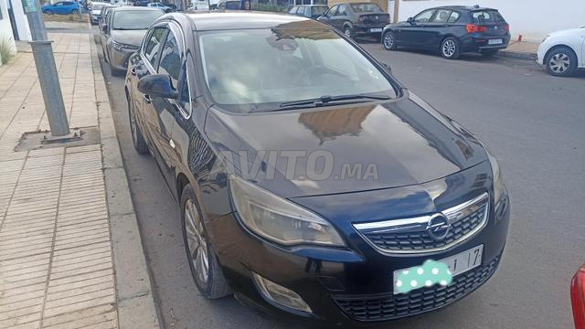 أوبل أسترا j cosmos 2011 كيلوميتراج 220 000 - 2
