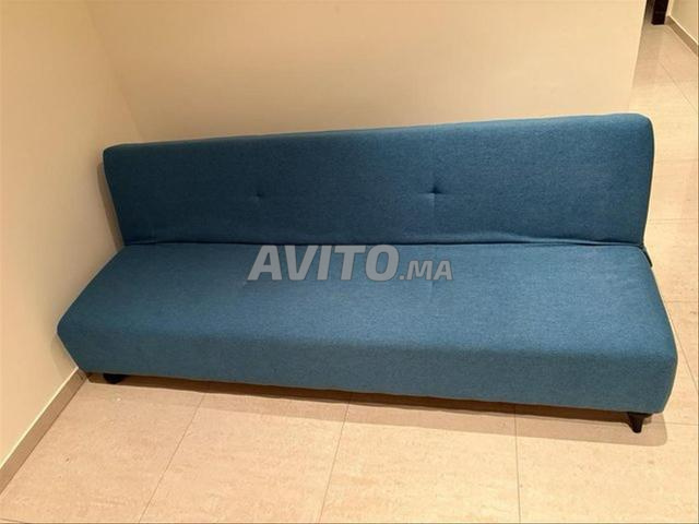 2 كنبات تتحول إلى سرير باللون الأزرق من KITEA في حالة جيدة