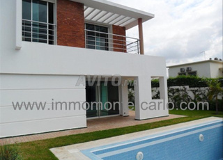 فيلا حديثة مع مسبح للإيجار في السويسي