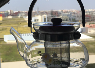 Théière en verre et cocotte inox