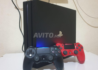 PS4 PRO 1T AVEC 2 MANETTES