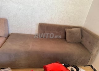 Meuble a vendre fauteuil et table