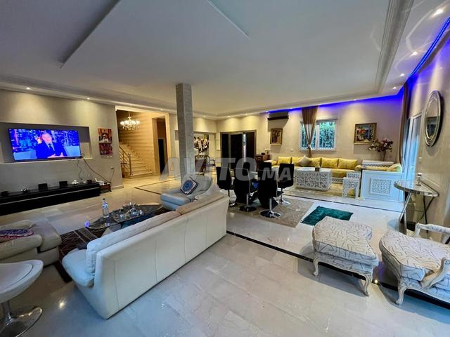 فيلا مفروشة رائعة مع مسبح للإيجار في Targa