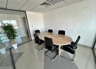 Table pour salle de réunions de toute la ville