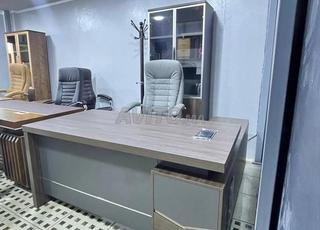 مكتب مدير فاخر بتصميم راقٍ وجودة عالية