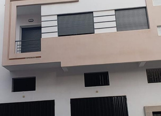 منزل R2 مع مرآب