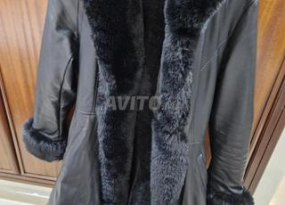 معطف أسود مع فرو مقاس M