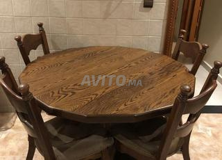 Table et 4 chaises en bois