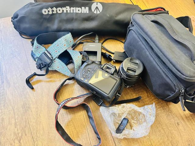 كاميرا للبيع شبه جديدة Canon Eos 200OD مع ترايبود