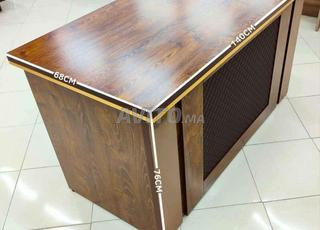 مكتب استيراد بتصميم عصري وعملي