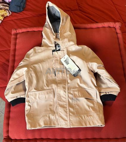 معطف وردي مقاوم للماء جديد 12M Petit Bateau