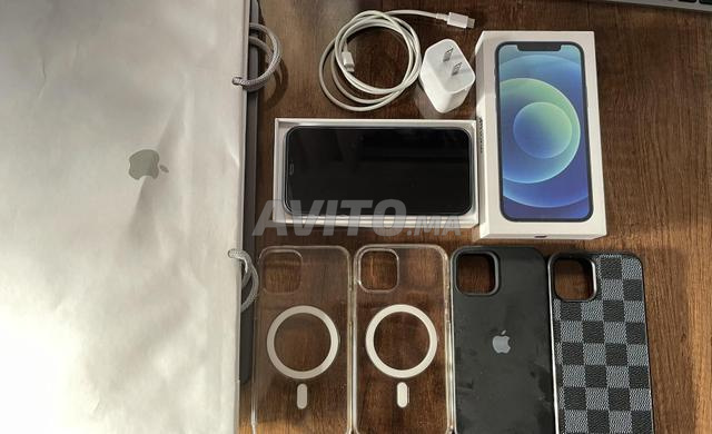 Iphone 12 normal très bonne état jdid