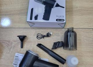 مكنسة كهربائية صغيرة