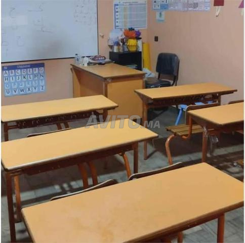 طاولة فصل فردية شبه معدنية