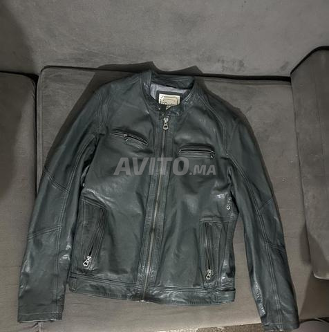 جاكيت جلد مقاس XL