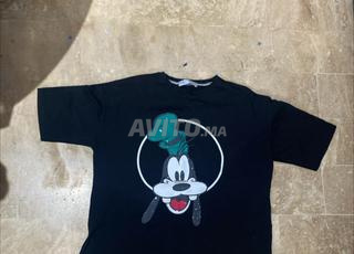 تي شيرت أسود