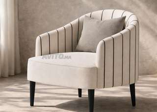 Fauteuil en velours beige à rayures