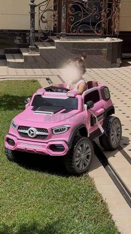 سيارة للأطفال