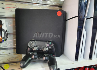 Ps4 slim flashée deux manettes avec jeux