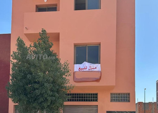 Maison comerciale R plus 2 et deux Garages