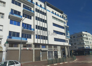 Cinq appartements à vendre avec balcons