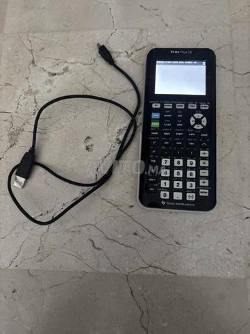 آلة حاسبة Ti 84 Plus CE مع شاحن (السعر قابل للتفاوض)