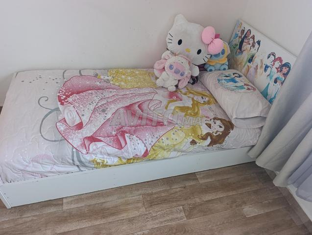 سرير للبنات