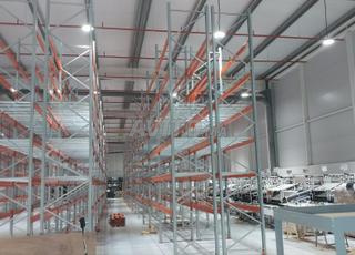 رفوف معدنية للباليتات - تركيب في الموقع