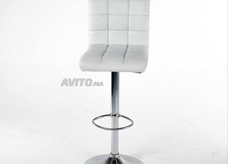 كرسي بار بتصميم عصري - مقعد مريح