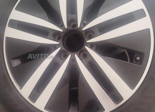 4 jantes originales neuves plus 4 pneus neufs