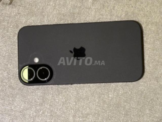 iPhone 16 أسود