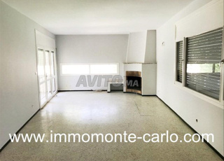 فيلا مع حديقة كبيرة للإيجار في السويسي