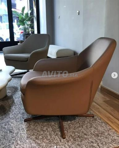 كرسي جلد جديد دوار