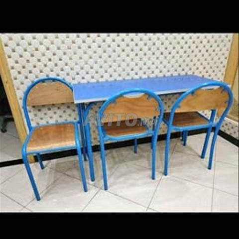 Mobilier scolaire en bon état – Prix attractif