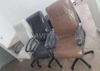 كرسي مكتبي متوفر في عدة ألوان