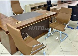 كراسي مكاتب خزائن خشبية من