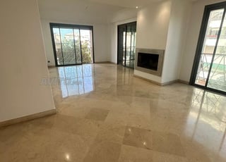 Bel appartement vide a Gauthier