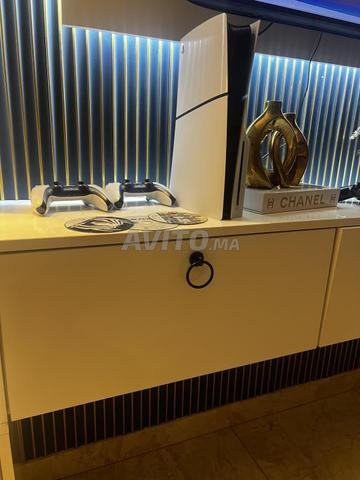 Ps5 slim avec 4cd et 2manette