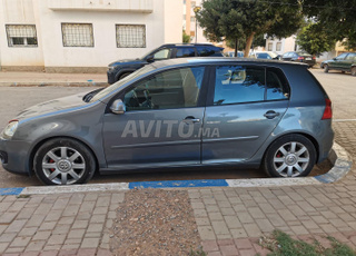 Voiture propre démarre et roule M2005 D2009