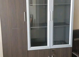 Armoire importée au design élégant adaptée à différents espaces