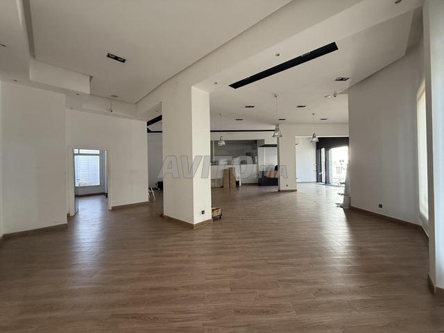 Local 200 m² pas de porte Hassan-Rabat