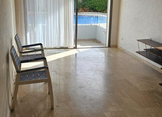 شقة بحديقة في دار بوعزة للإيجار